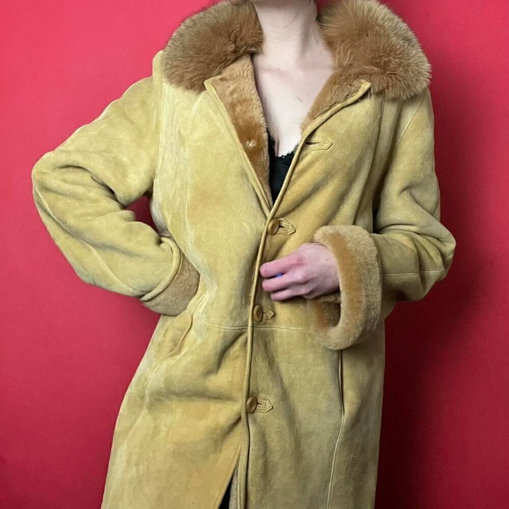 Tazzio para / Vintage authentic genuine fur midi to maxi button up coat 💛🤎